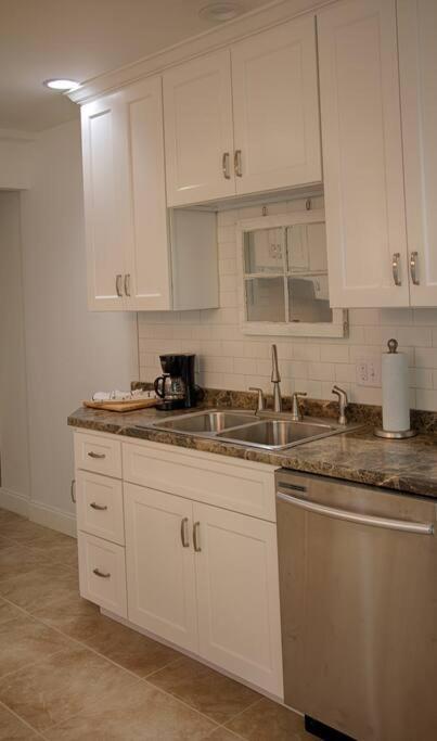 Bluebirds Nest 10 Min To Avl Biltmore Hot Tub Cont Bkfst Sparkling Water Asheville Buitenkant foto